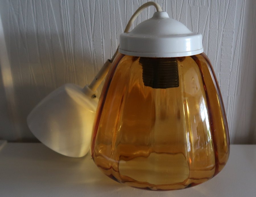 Hallampa taklampa lampa vintage 60-tal med härlig glaskupa