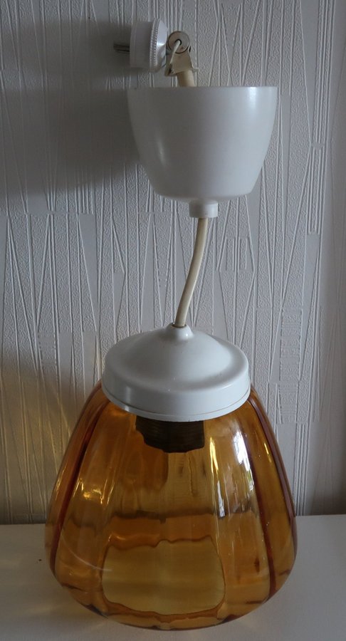 Hallampa taklampa lampa vintage 60-tal med härlig glaskupa