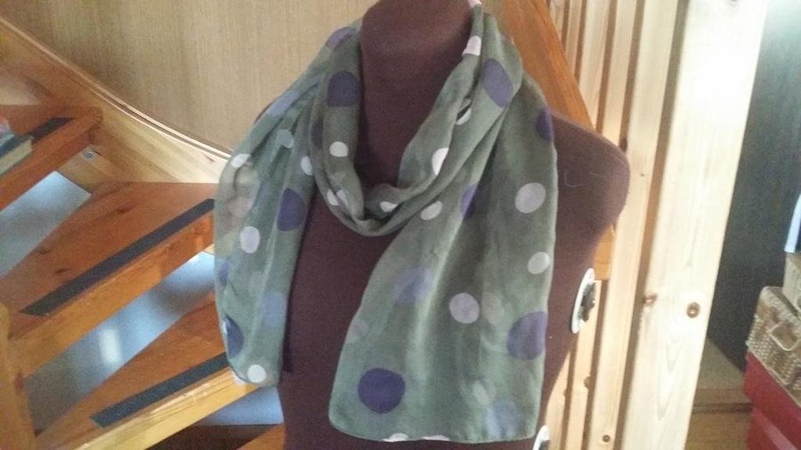 Scarf POLKADOT chifon OLIVGRÖN 70-tal Längd 150 cm/Bredd 29 cm