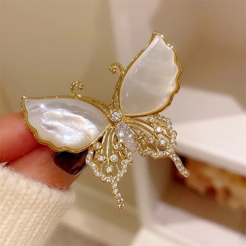Elegant brosch fjäril trendig brooch pin butterfly trädgåd inspiration smycken