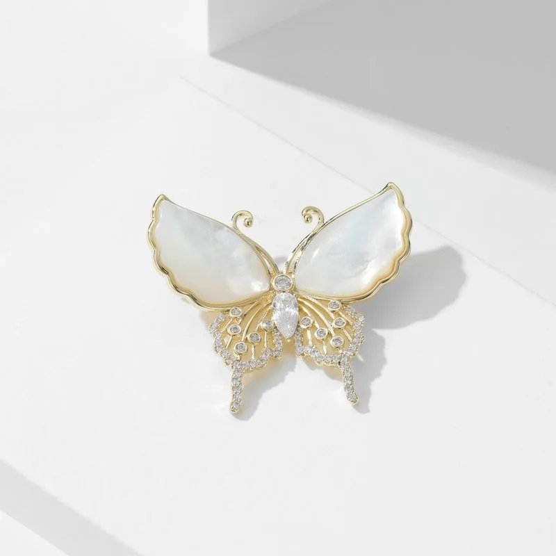 Elegant brosch fjäril trendig brooch pin butterfly trädgåd inspiration smycken