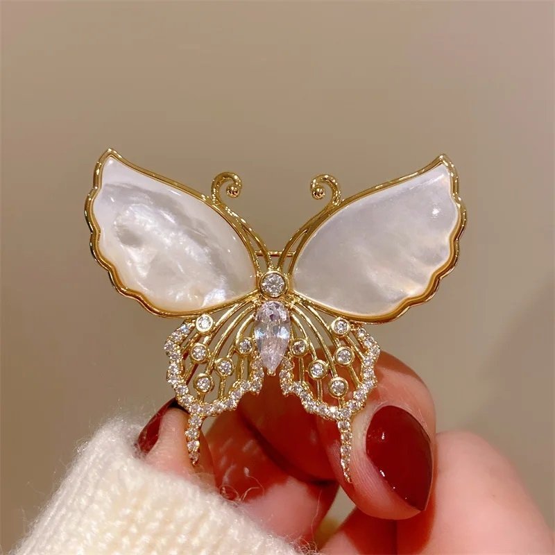 Elegant brosch fjäril trendig brooch pin butterfly trädgåd inspiration smycken