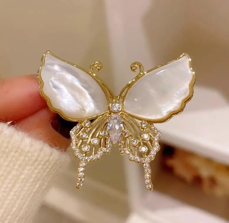 Elegant brosch fjäril trendig brooch pin butterfly trädgåd inspiration smycken