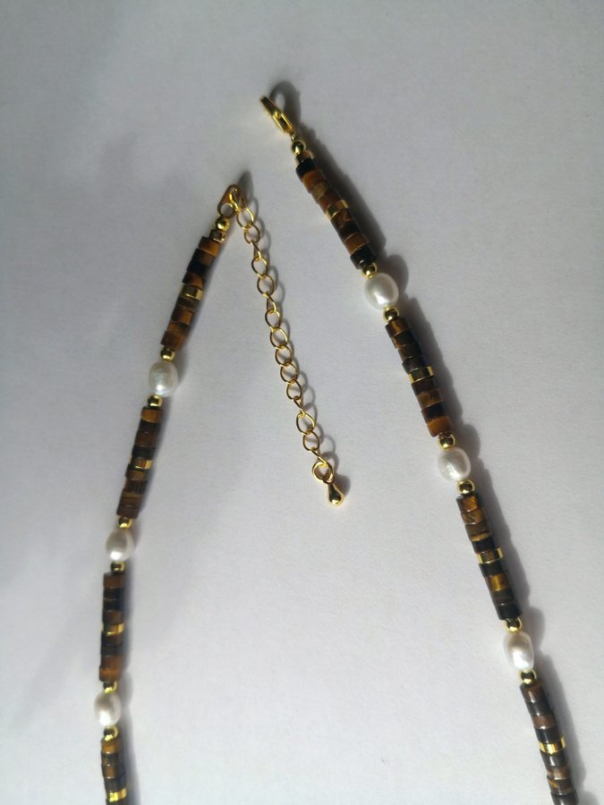 Halsband med äkta pärlor och tigeröga