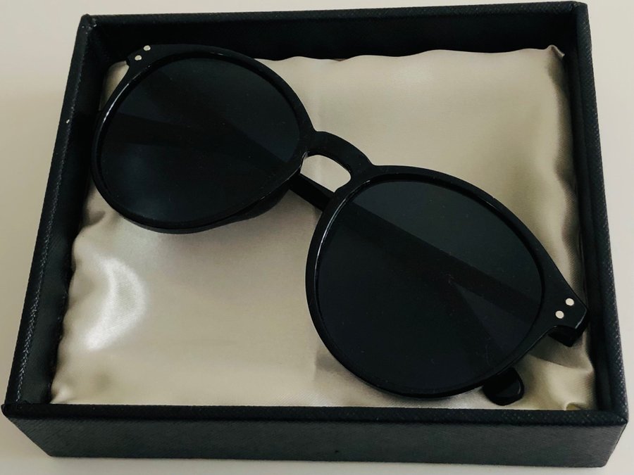 Svarta fashion solbrillor / solglasögon