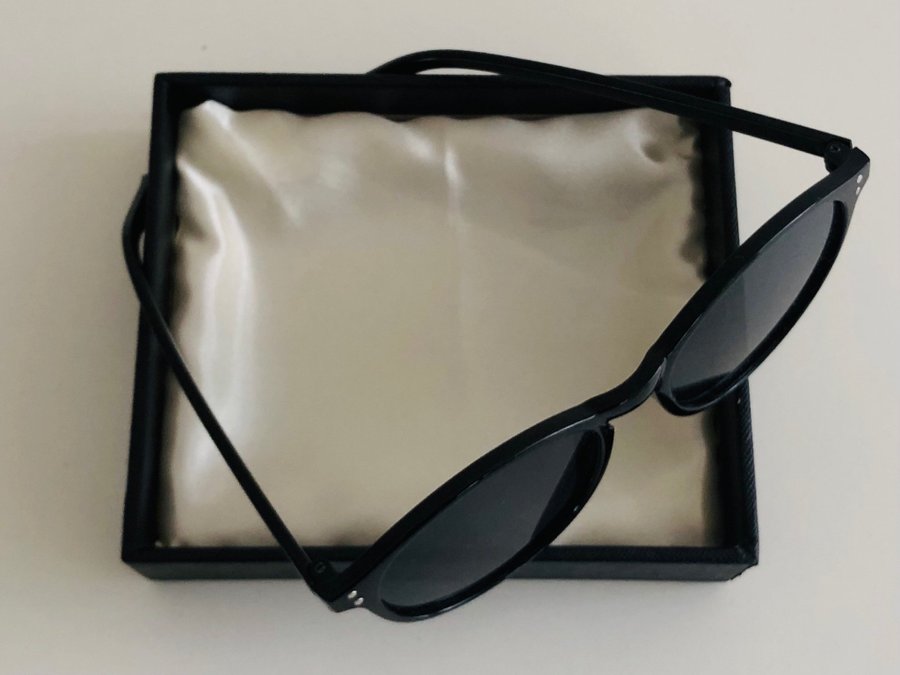 Svarta fashion solbrillor / solglasögon
