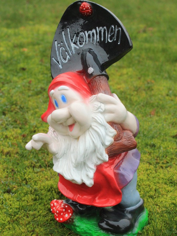 Gipsfigur av en Tomte ”Välkommen” (röd)