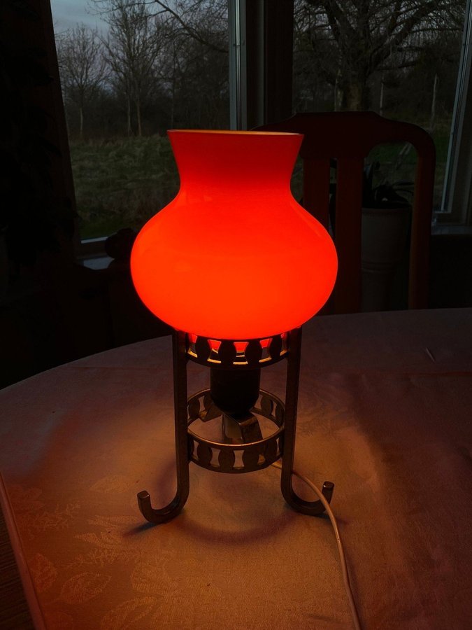 Retro röd/orange lampa 70-tals stil E27 borslampa