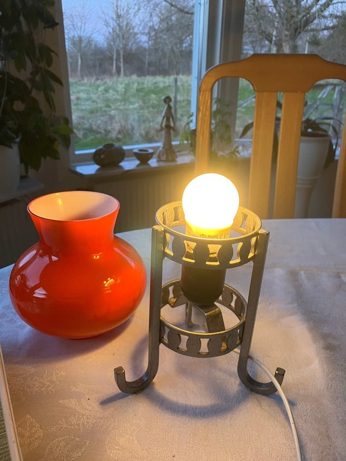 Retro röd/orange lampa 70-tals stil E27 borslampa