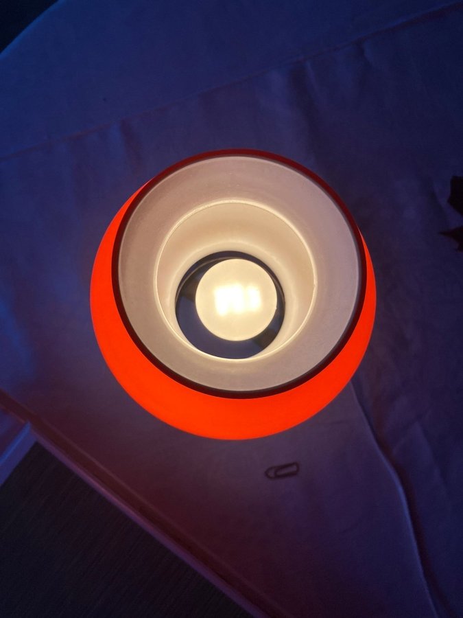 Retro röd/orange lampa 70-tals stil E27 borslampa