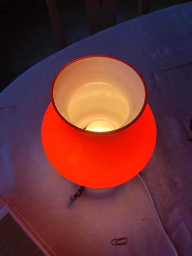 Retro röd/orange lampa 70-tals stil E27 borslampa