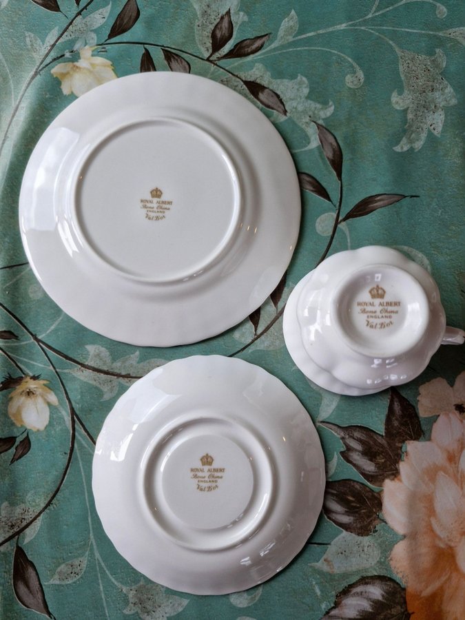 ROYAL ALBERT - VAL D'OR - KAFFESERVIS 8 PERSONER "OANVÄNT VINTAGE"