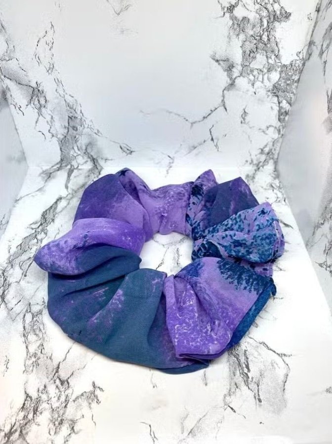 Lila / blå mönstrad organza överdimensionerad Scrunchie Enchanted Scrunch NY