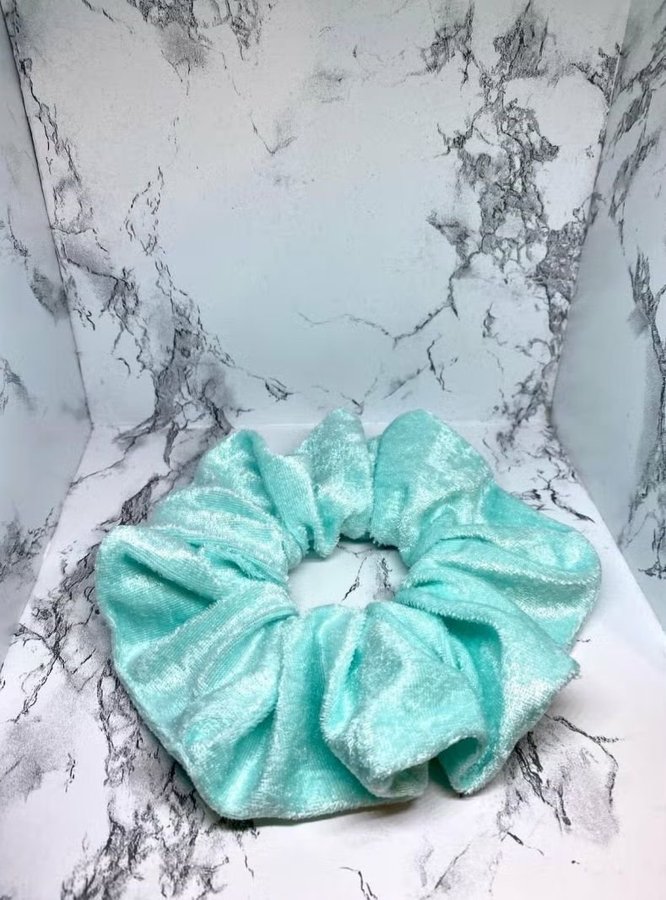 Pastell mintgrön krossad sammet överdimensionerad Scrunchie Enchanted Scrunch NY