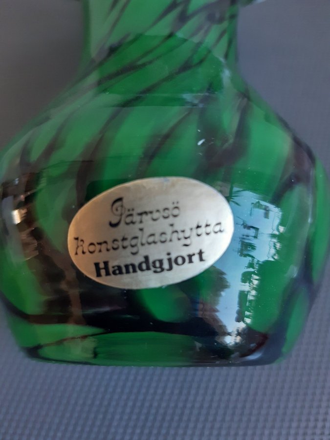Vacker grön vas från Järvsö konstglashytta