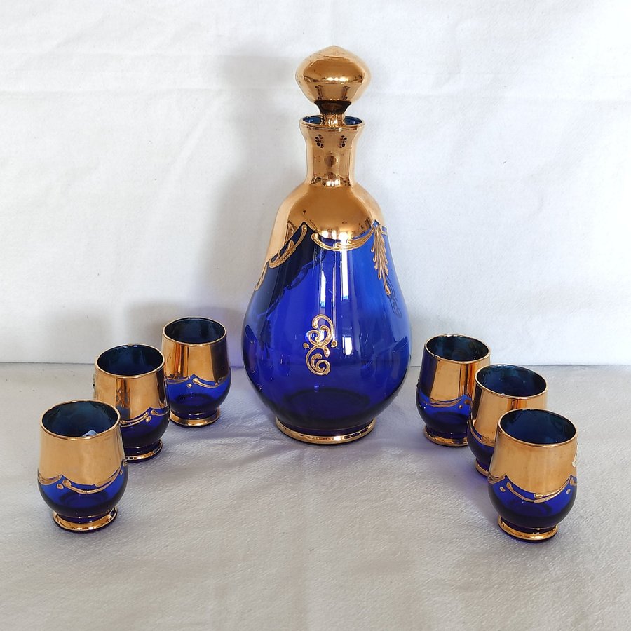 Murano Made in Italy koboltblåttglas och guld handmålat set karaff och 6 glas