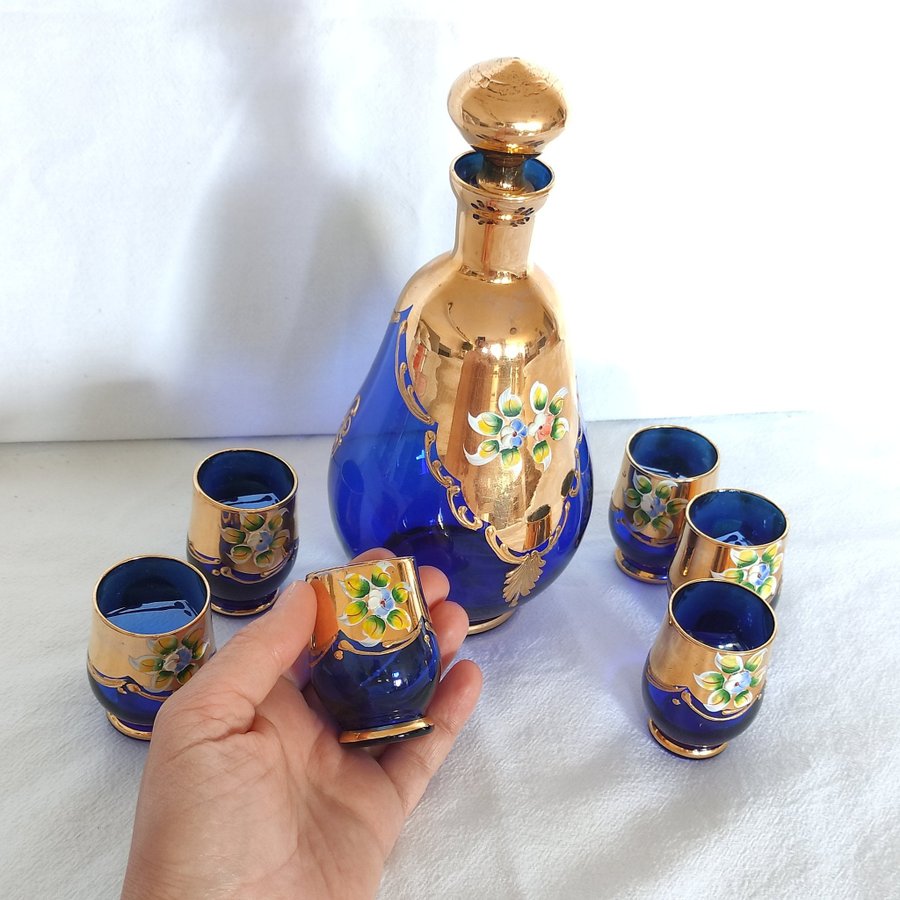 Murano Made in Italy koboltblåttglas och guld handmålat set karaff och 6 glas