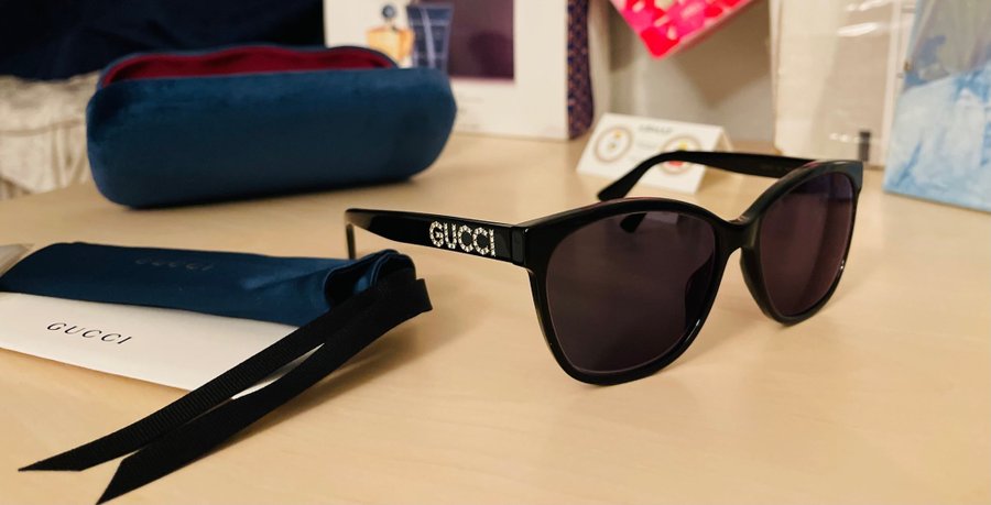 Gucci GG0421O Sunglasses for Women in Black