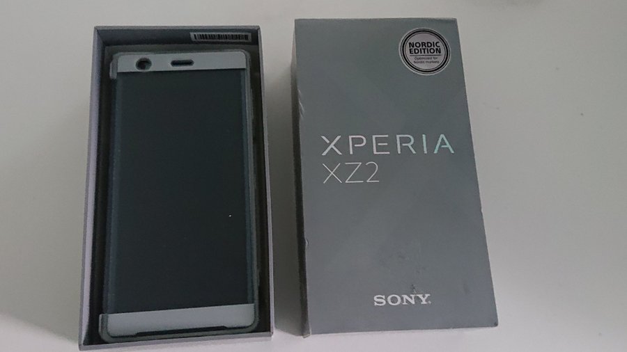 Sony Xperia XZ2 Mobil 64GB med Sony Style Cover Case