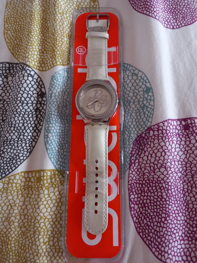 Swatch klocka Damklocka med Vit läderarmband