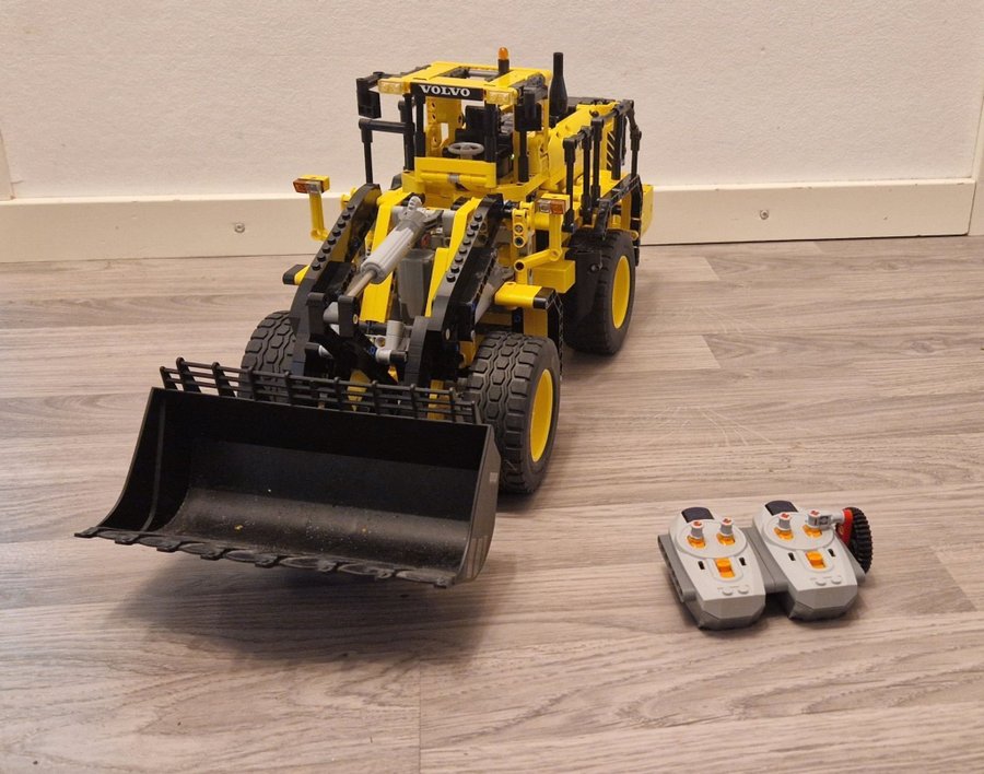 Lego technic 42030 Volvo L350F Wheel loader hjullastare