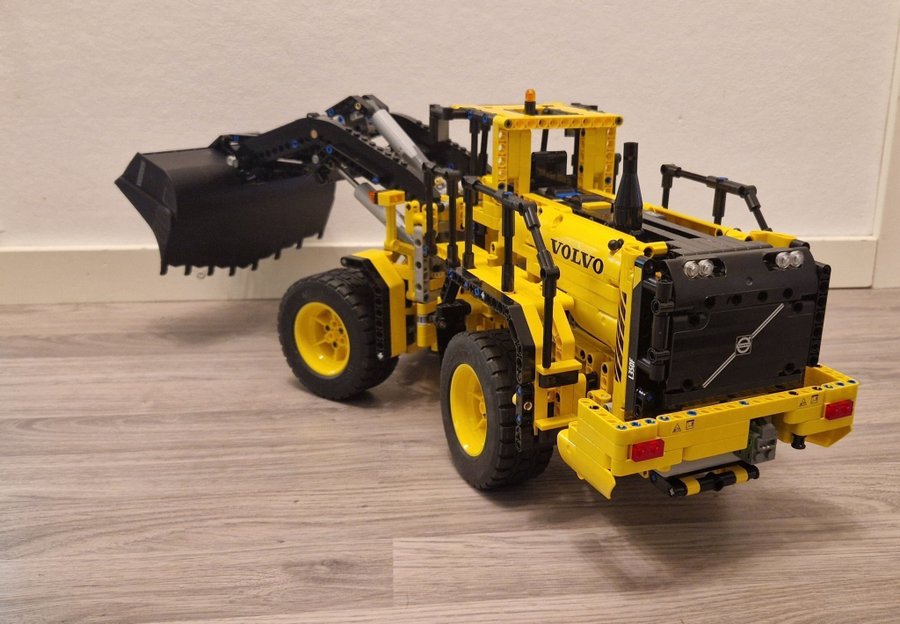 Lego technic 42030 Volvo L350F Wheel loader hjullastare