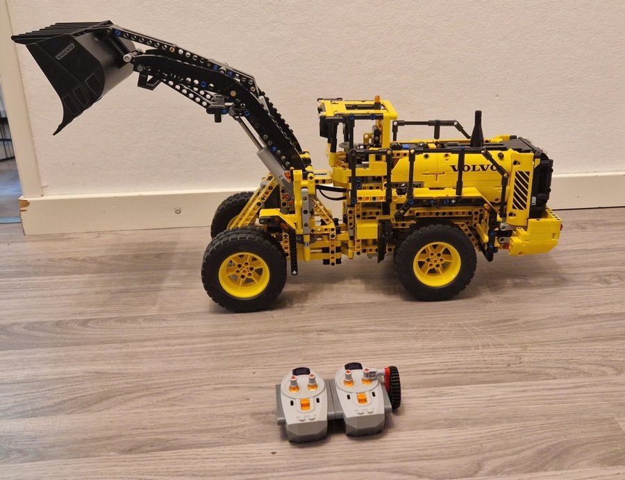 Lego technic 42030 Volvo L350F Wheel loader hjullastare