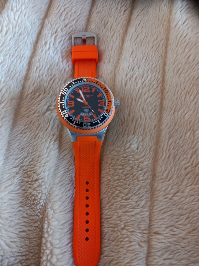 Jet Set klocka med Orange Gummiarmband + Originalförpackning