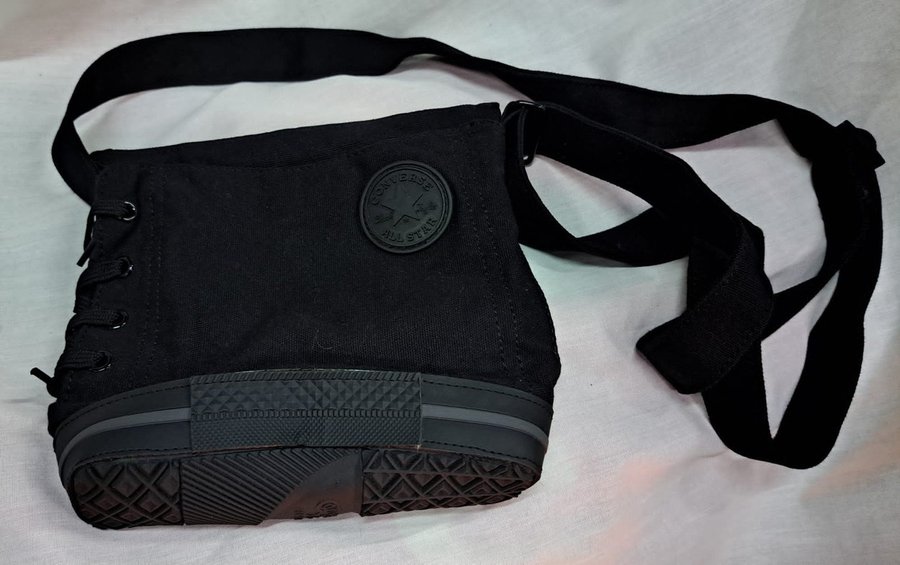 Converse axelrem väska designad som en sko svart bomull