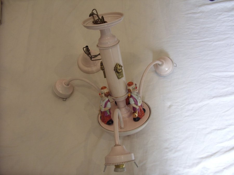 Tak Armatur med Clowner av porslin Made in Korea Vintage lampa antik keramik