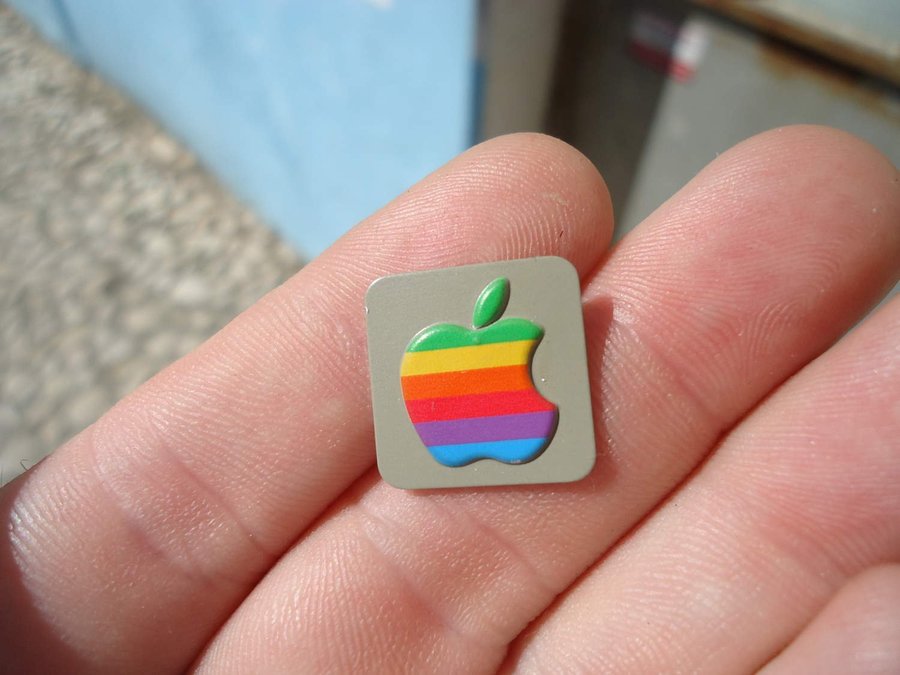 Apple Macintosh Rainbow Metal Emblem 1984 Apple IIe 128K 512K