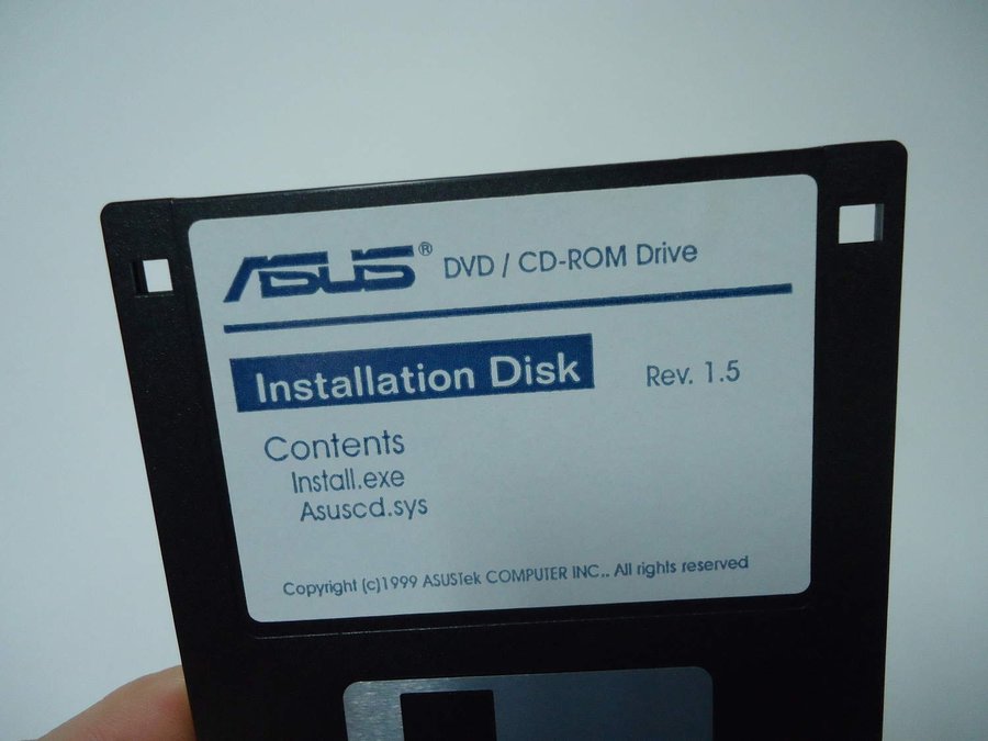 ASUS DVD/CD ROM Drive Installation Disk Rev 15 från 1999 Engelsk diskett