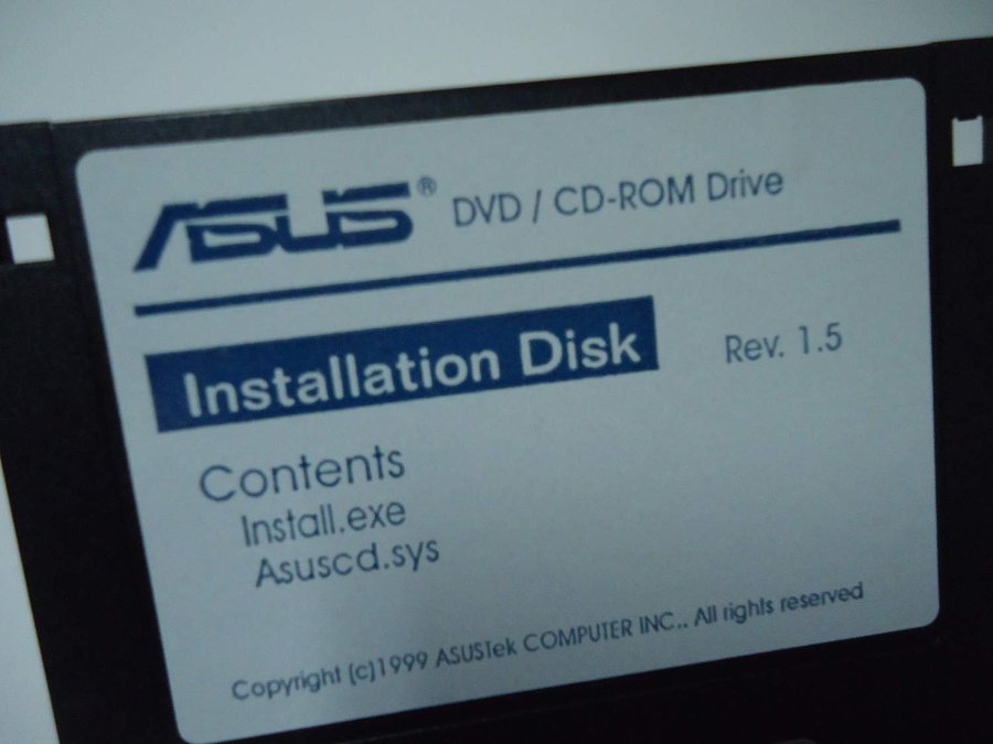 ASUS DVD/CD ROM Drive Installation Disk Rev 15 från 1999 Engelsk diskett