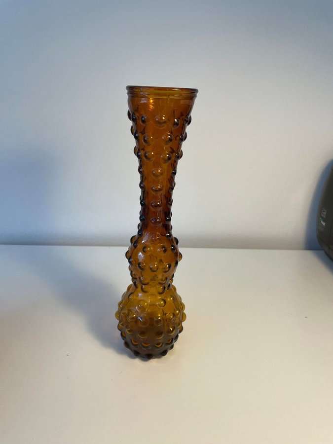 Piggvas i brunt glas vintage retro Amber Hobnail vas