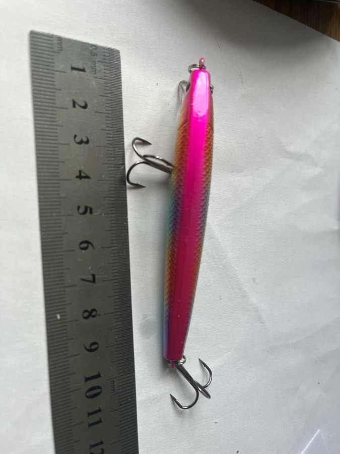 Flytande wobbler med rasselkulor ca 9gr och 10cm