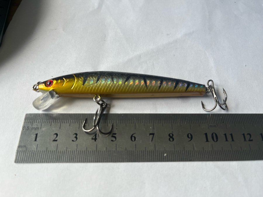 Flytande wobbler med rasselkulor ca 9gr och 10cm