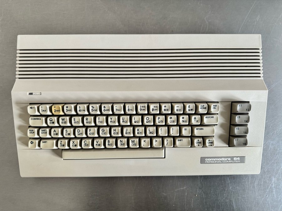 Commodore 64C (boxed) med assy 250469 (290778)