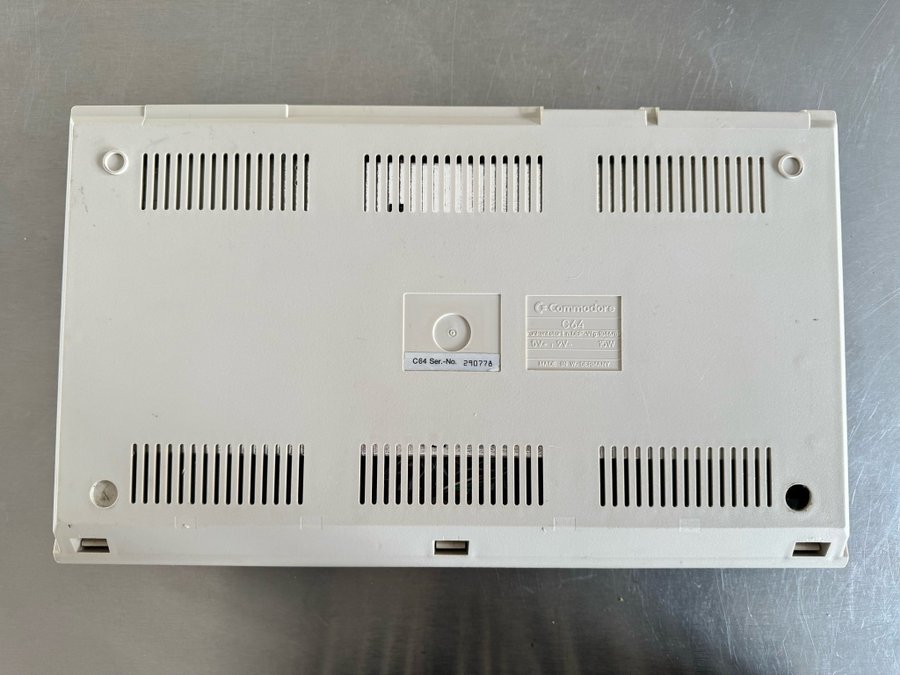 Commodore 64C (boxed) med assy 250469 (290778)