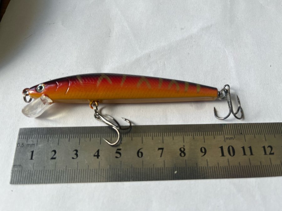 Flytande wobbler med rasselkulor ca 9gr och 10cm