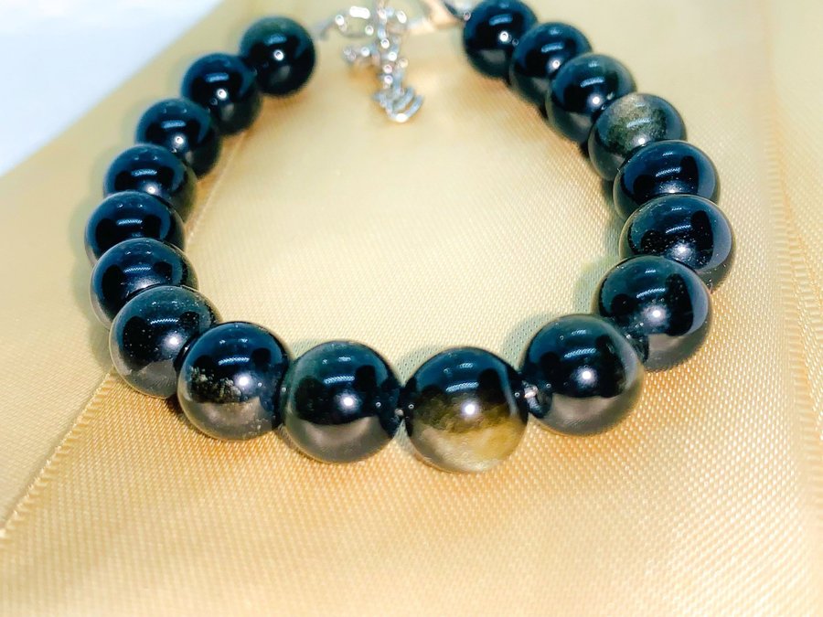 Armband av obsidian