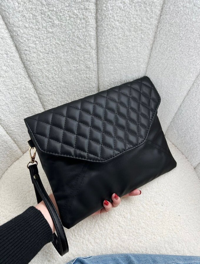 NY! Superfin clutch / Kuvertväska / Svart med guldfärgade detaljer