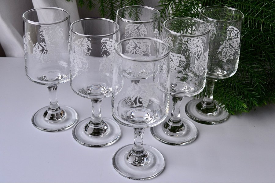 6 st VINTAGE STARKVINSGLAS/ SHERRYGLAS med dekor av vinranka 70-tal