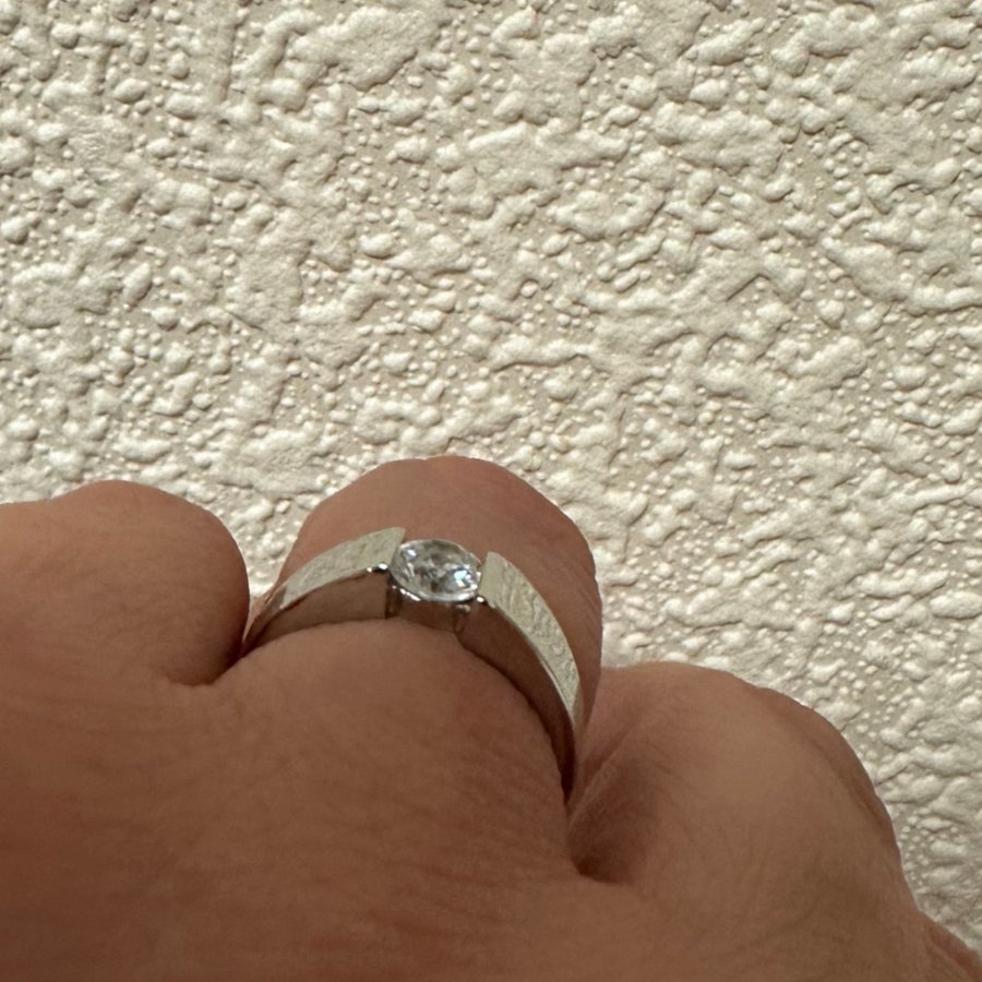 Ny ring i silver 925 pläterade förlovnings ring str 165mm