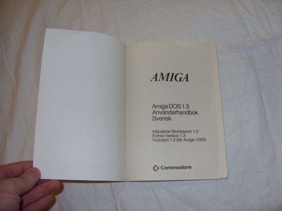 AmigaDos 13 Användarhandbok Svensk retro 1988 datorer PC