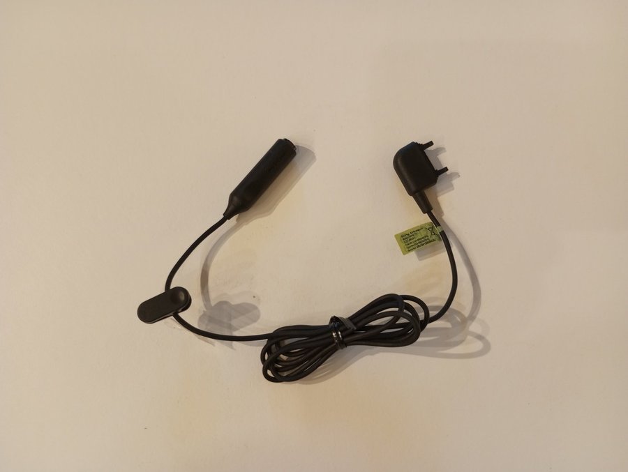 Sony Ericsson Stereo Handsfree hörlur adapter 35 mm HPM-77 ny oanvänd