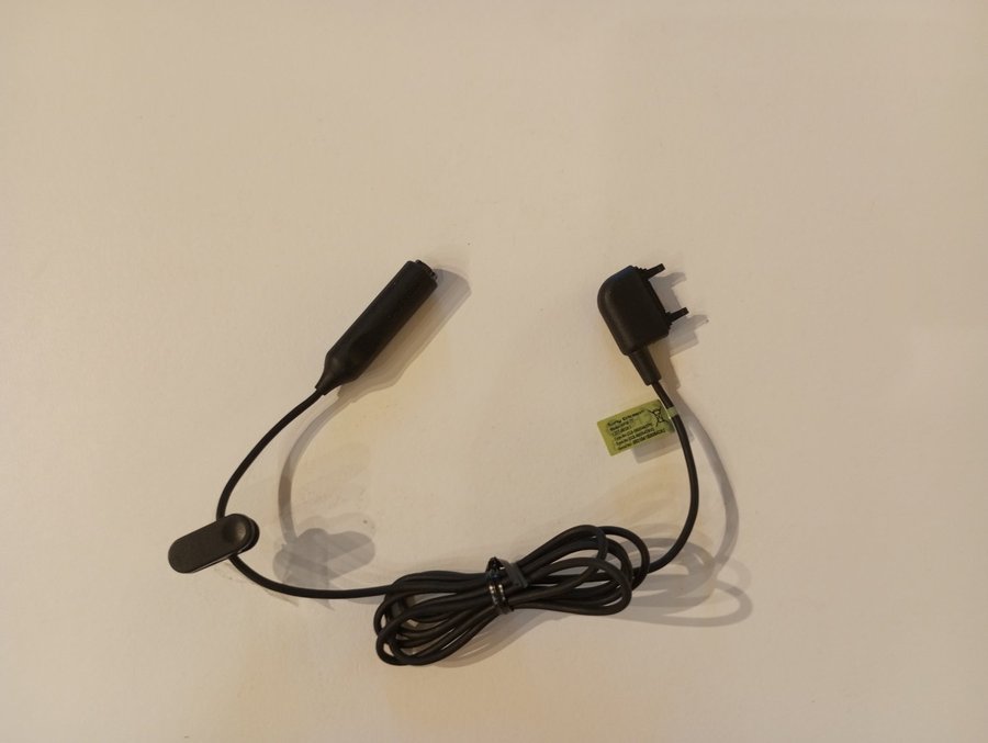 Sony Ericsson Stereo Handsfree hörlur adapter 35 mm HPM-77 ny oanvänd