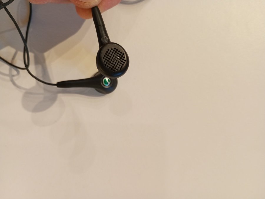 Sony Ericsson Stereo Handsfree hörlurar HPM-62 ny oanvänd