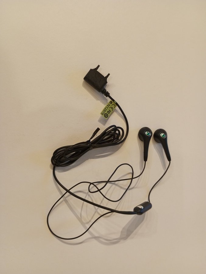 Sony Ericsson Stereo Handsfree hörlurar HPM-62 ny oanvänd