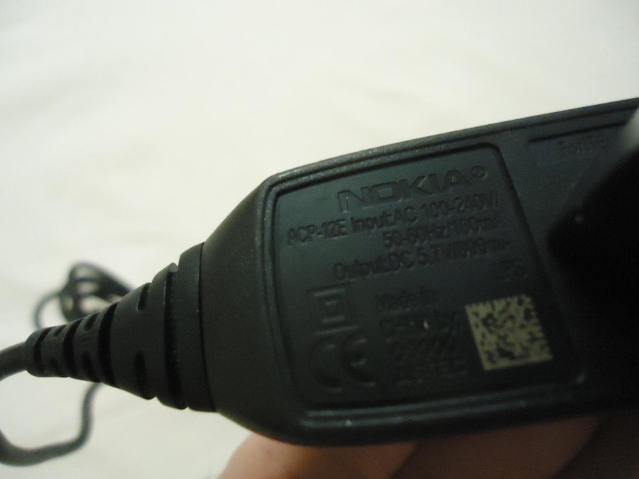 Nokia ACP 12E nätadapter  mobil laddare output 57V 800mA 100-240V