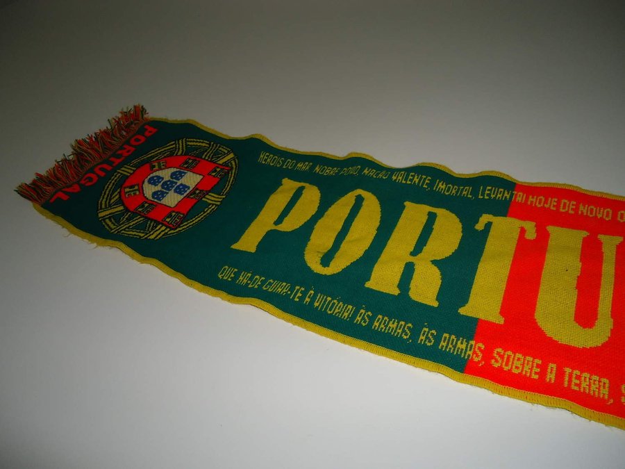 Portugal 2010 halsduk souvenir röd gul och grön färg 130 x 195 cm